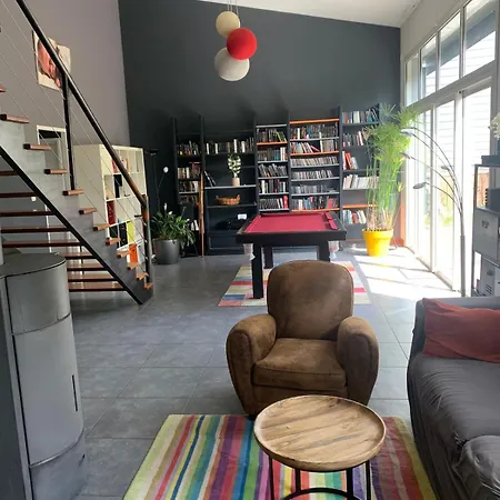 Loft-style House, Close To Downtown And Shops Holiday home
